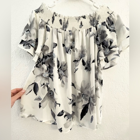 Off-Shoulder Ruffle Top with Keyhole Back in White - Picture 5 of 6